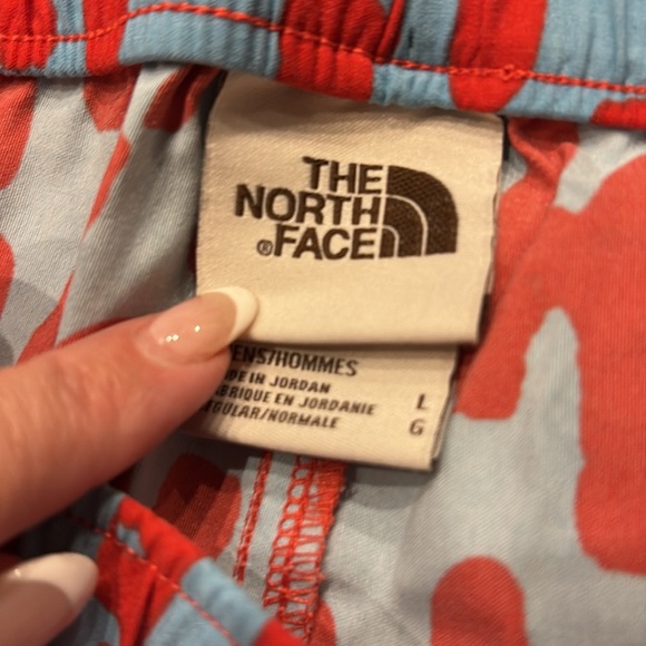 The North Face men’s pull on shorts blue red print moisture wicking pockets L - Picture 8 of 12